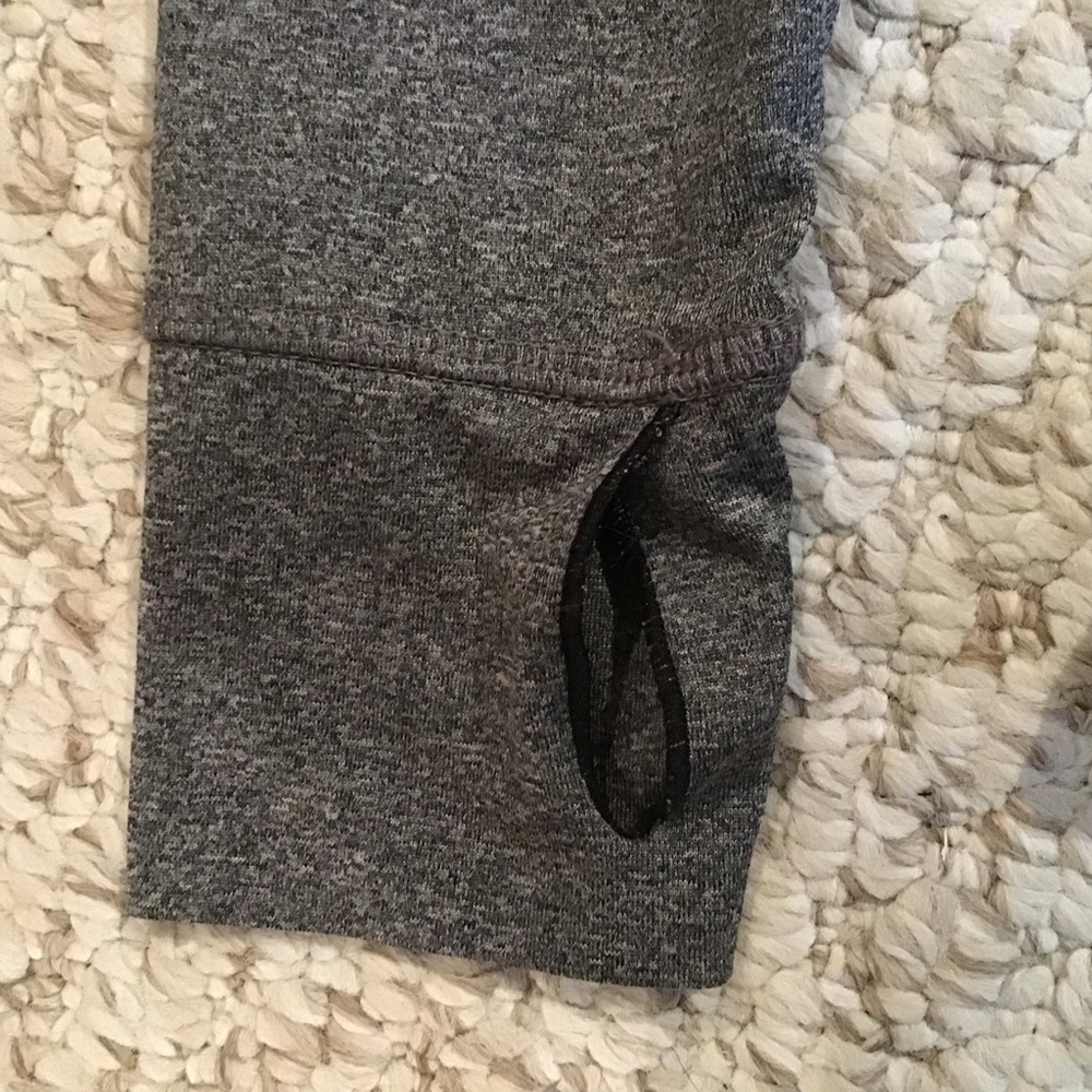 🚨5/$25 Women’s Long Sleeve Performance Tee in Charcoal Gray - Picture 6 of 7